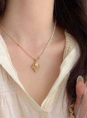 芒果饰品铜合金彷珍珠项炼秋冬轻奢抽拉闪锆枫叶珍珠项炼女毛衣炼