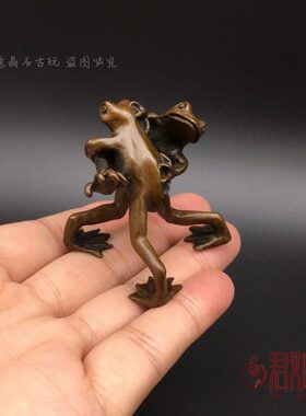 复古包浆铜摔跤小青蛙文玩小笔架 实心铜两只青蛙小摆件 铜小件