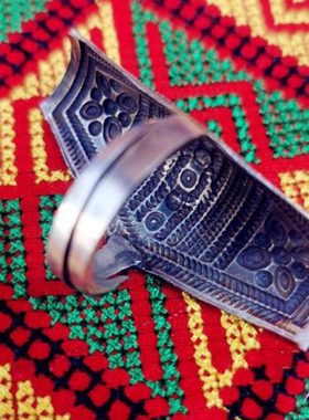 凉山彝族银色戒指传统瓦盖长开口婚戒黑色脏复古民族风藏式首饰