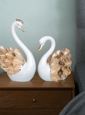 欧式创意家居桌面装饰品新房客厅电视柜酒柜天鹅摆件结婚新婚礼物