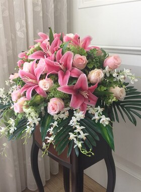 仿真会议桌花演讲台花百合玫瑰洋兰假花商务讲台塑料下垂花主席台