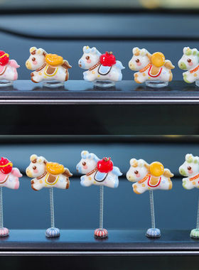 【下单立减50】萌钻马年马上有钱发财暴富小马车载摆件装饰品WL