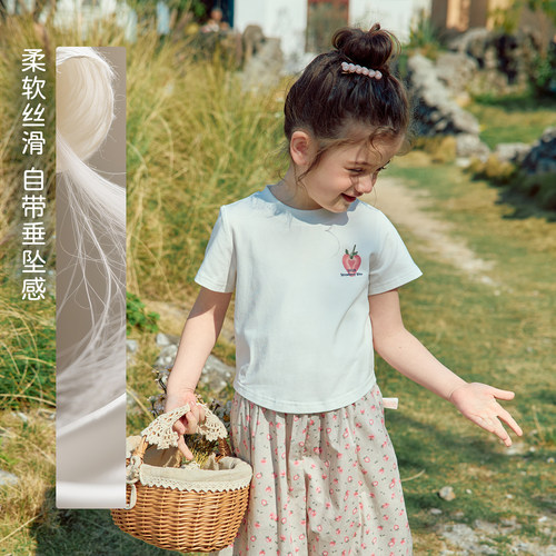 【SEQB小象Q比新款】夏季休闲风圆领短袖T恤女白色草莓印花上衣 - 图0