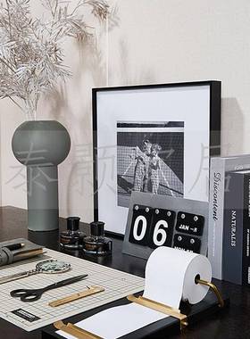 现代简约样板书房搭间配套装具设计JJ题软皮装书桌装饰摆主件