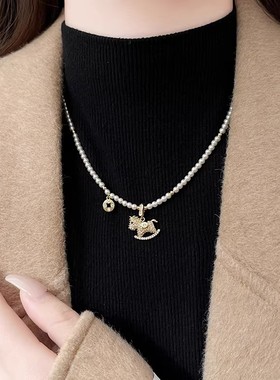 金色小马珍珠毛衣链女轻奢小众