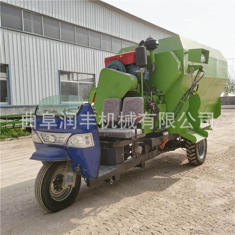 牛羊草料电动撒料车小型三轮养殖场投料机柴油饲料自动喂料机,淘宝优惠券,粉丝福利购,淘宝优惠卷