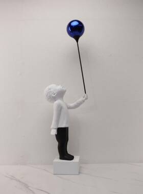 现代极简轻奢树品脂气球人物厅摆件样板房摆客茶几玄关0342家居装