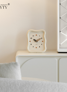 黑白法式复古侘寂风客厅感桌面时钟摆件玄关电视柜轻奢座钟装饰品