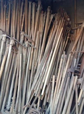 民俗老物件老农具装饰木耙土楼铁锹扁担农庄影视道具农场农耕文化