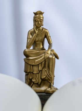 宝冠思惟弥勒菩萨摆件黄铜佛像迷你小随身佛书房茶空间禅意装饰品