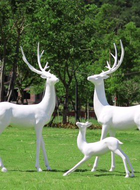 玻璃钢白色梅花鹿雕塑摆件售楼部营销中心景区公园草坪造景装饰品