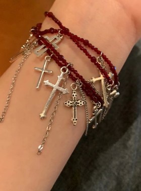 暗黑系十字架流苏手链女 红色尖晶石串珠手链高级感秋冬手链2023