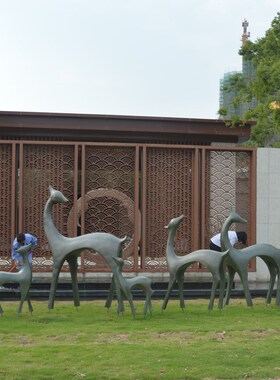 玻璃钢抽象鹿雕塑草坪园林景观幼儿园房地产庭院卡通动物装饰摆件