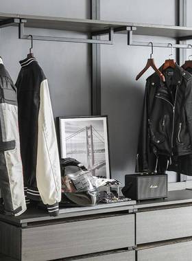 样板间男孩机车主题装饰品衣帽童间组合外皮革儿衣服套摆ELH件房