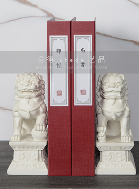 红色新中式样板间书房书柜客展厅博古架软装饰品假书花艺摆件套装