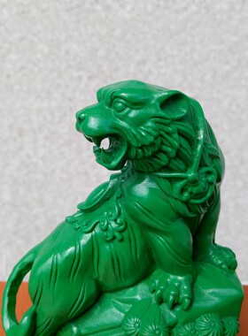 实木绿色老虎摆件木质生肖上山虎木头雕刻青虎绿虎纯木车载工艺品