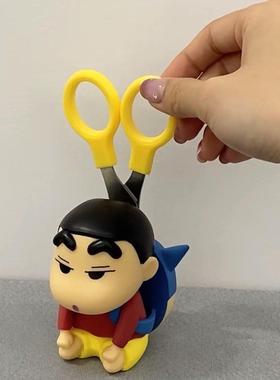 蜡笔小新手办小新剪刀桌面收纳摆件卡通创意学生课桌面摆件礼物