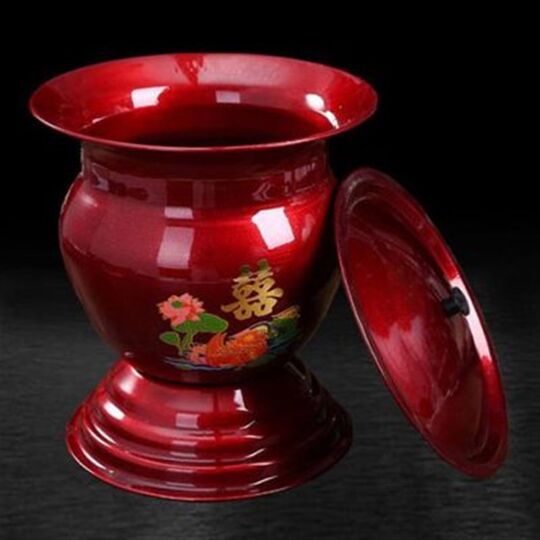 Seau descendant de crachoir en fer, fournitures de mariage, grand crachoir rouge, pot de chambre en émail rouge, urinoir avec couvercle, dot de mariage