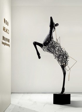 由居现代雕塑艺术鹿酒店会所售楼处展厅大堂过道抽象动物落地摆件