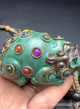 收藏仿老松石貔貅手把玩件男士文玩休合成绿松古JVC石皮手抓件把