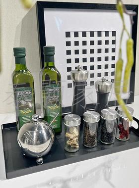 现代简约风样板房厨房台面料理主题组合套装橄榄油调味瓶橱柜