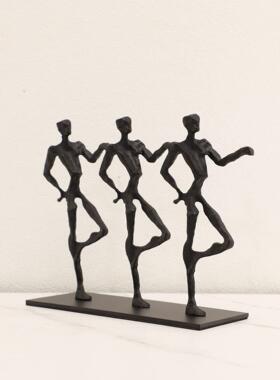 现代简约设计感三人舞蹈摆件客厅电视柜样板间酒店商场陈列装饰品