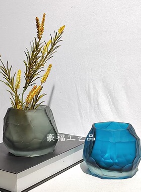 现代刻磨小花瓶桌面摆件家居样板房台面插花软装设计