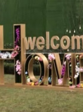 金属大提琴园林景观雕塑带标语欢迎回家创意落地摆件庭院小区装饰