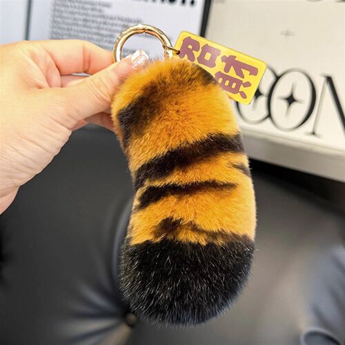 獭兔毛包包挂件毛绒草莓公仔熊虎爪车钥匙扣挂饰老虎尾巴礼物 - 图2