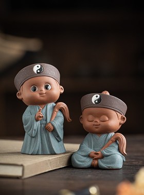 武当山小道士陶瓷摆件创意可爱手工道士人物家居客厅桌面装饰摆设