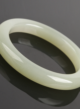 欧说珠宝和田玉晴水绿油润玉镯