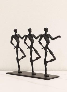 现代简约设计感三人舞蹈摆件客厅电视柜样板间酒店商场陈列装饰品