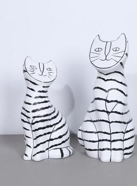 北欧简约客厅摆件创意黑白色条纹抽象树脂猫样板房售楼部软装饰品