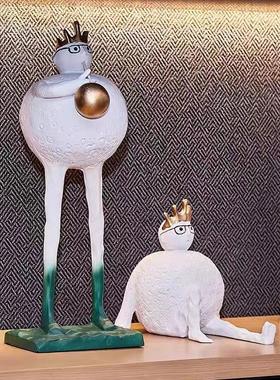 现代简约皇冠人物雕塑摆件样板间电视柜玄关客厅酒柜家居软装饰品