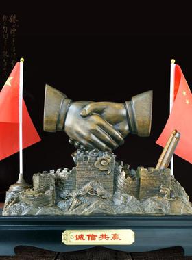 财富共赢握手摆件家居办公室桌面装饰店铺开业商业合作工艺礼品