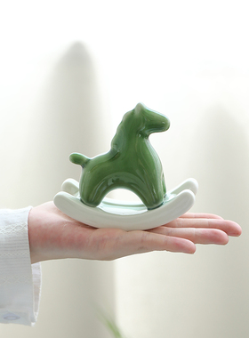 简约国风创意摇摇马摆件家居客厅办公室装饰玄关桌面陶瓷工艺品