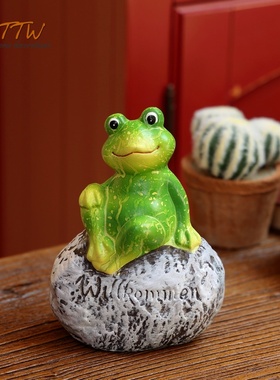 创意庭院雨中坐石墩的胖青蛙树脂家居装饰摆件花园餐厅橱窗饰品