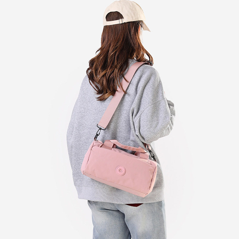 Fashionable lightweight small sports bag outdoor leisure travel crossbody bag large capacity yoga training handbag