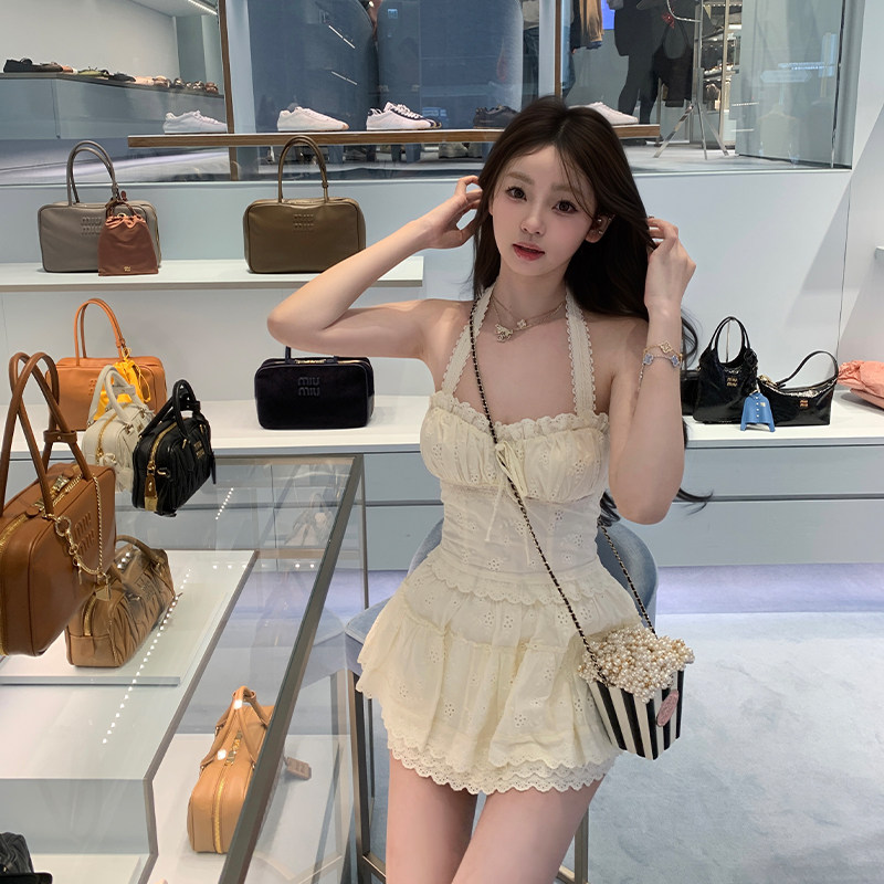 你的懒懒llan【奶油玉兔】法式风情性感绣花挂脖上衣+半裙套装女,淘宝优惠券,粉丝福利购,淘宝优惠卷