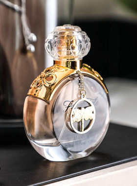 轻奢样板房间衣帽间梳妆台摆设道具眼镜手包手表丝巾衣柜装饰软装