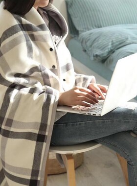 秋冬多用盖毯颈肩防寒加厚保暖披肩学生午睡毛绒毯空调毯斗篷披风