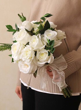 仿真花白色保湿玫瑰手捧花新娘婚礼拍照道具绢花韩式摄影把束花艺
