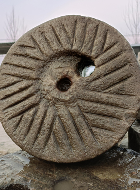 石雕圆形旧石磨家用镇宅磨盘手工老磨片天然石材复古怀旧加工刻字