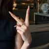 Que Yunlai is a light luxury diamond-filled horseshoe buckle niche ins style versatile commuting temperament ring as a gift for your girlfriend