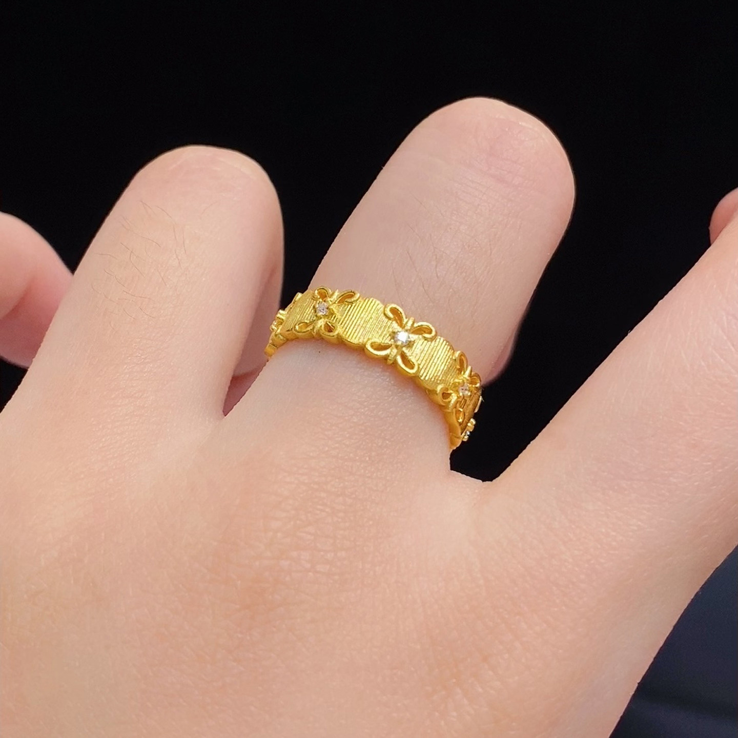 Queyunlai Gold Dot Diamond Flower Ring Pure Gold 999 Fashion Simple Women's Ring as a Gift for Your Girlfriend