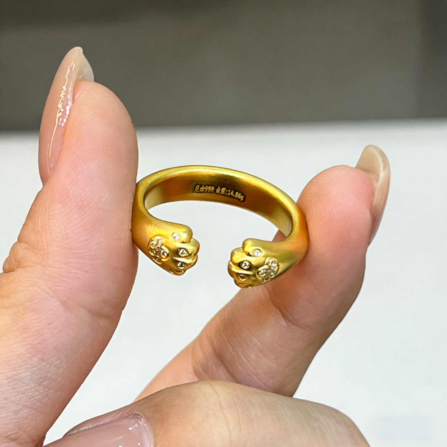 Ancient gold ring with diamonds, cat claw sweetheart ring for women