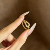 Que Yunlai is a light luxury diamond-filled horseshoe buckle niche ins style versatile commuting temperament ring as a gift for your girlfriend