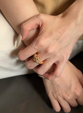 999足金满钻豹子头金戒指男女款