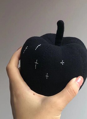小红书爆款艺术家“黑珍珠”布艺黑苹果创意diy 毛绒玩具仿真挂件