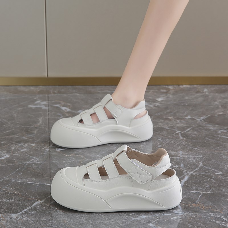 Women's shoes feel like stepping on feces, pregnant women's Baotou sandals, women's summer outer wear hollow sneakers, small size 34, breathable hole-in-the-wall sandals